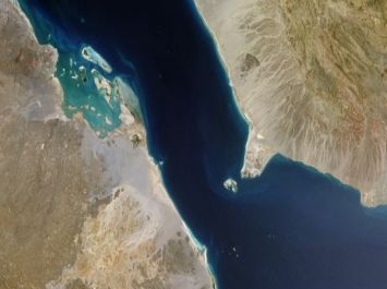 قوات ضخمة لاستلام ‘‘باب المندب’’ وهذه هويتها .. وسياسي سعودي يكشف عن خطوة عسكرية هــــــامة للتحالف العربي..!