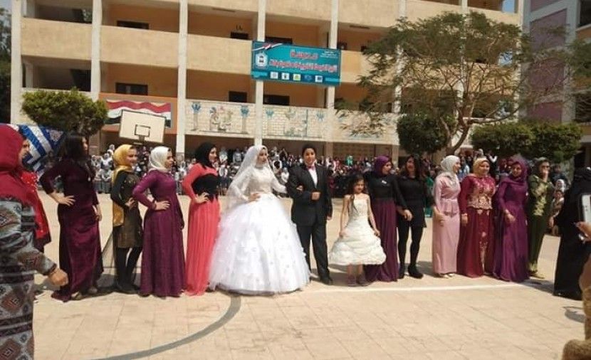 جدل وسخرية حول زفاف طالبتين داخل مدرسة في مصر