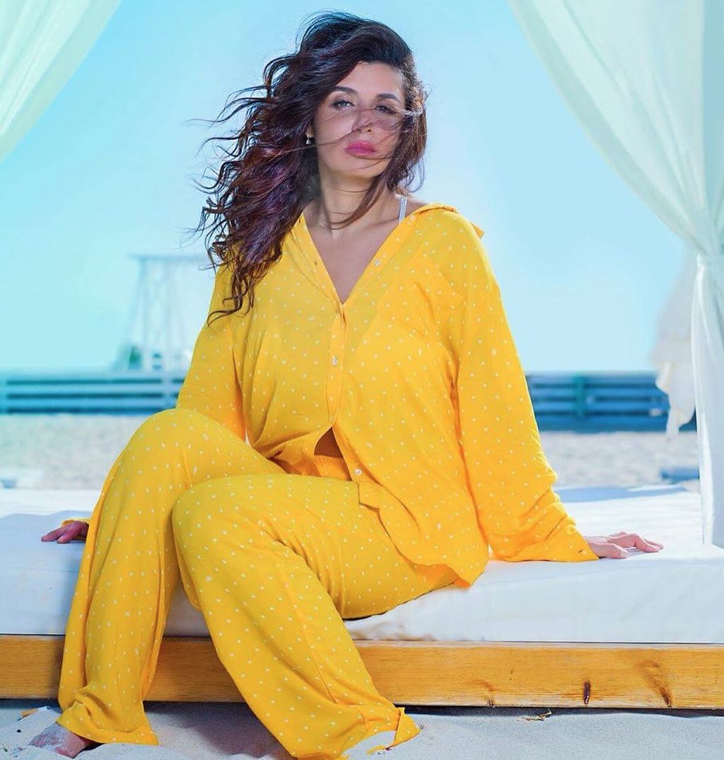«طلي بالأصفر» .. 5 فنانات اخترن اللون الأصفر في أول إطلالة بعد الطلاق