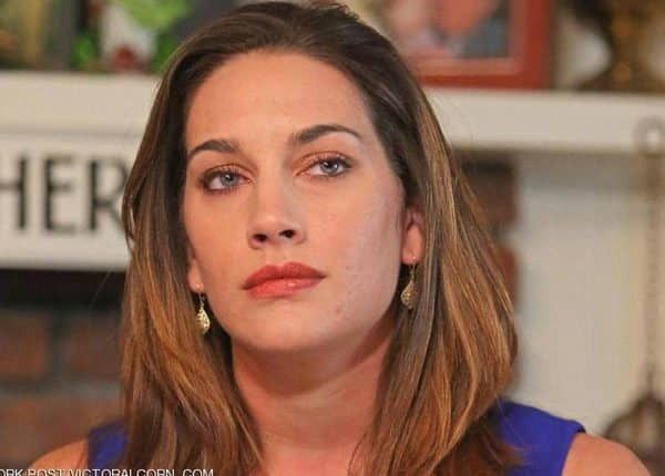 شاهدوا بعد صورتها العارية.. معلمة تطلب تعويضا بـ3 ملايين دولار!