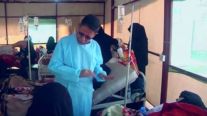 بكى عليه كل اليمنيين واطلقو عليه لقب البطل الرحيم ...اشجع يمني انقذ ارواح الالاف ولقى مصرعه بطريقة مروعة ..شاهد صورة البطل