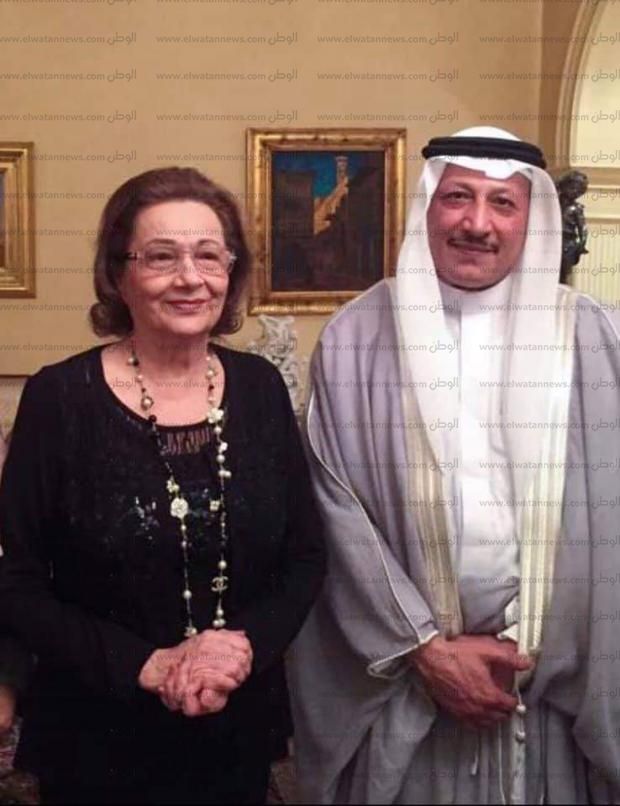 بالصور| إطلالة هادئة لسوزان مبارك "مرصعة باللؤلؤ"