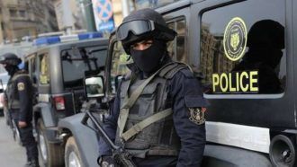 يصورهن في أوضاع مخلة.. القبض على ”كفيف“ مصري يستدرج ويغتصب الفتيات