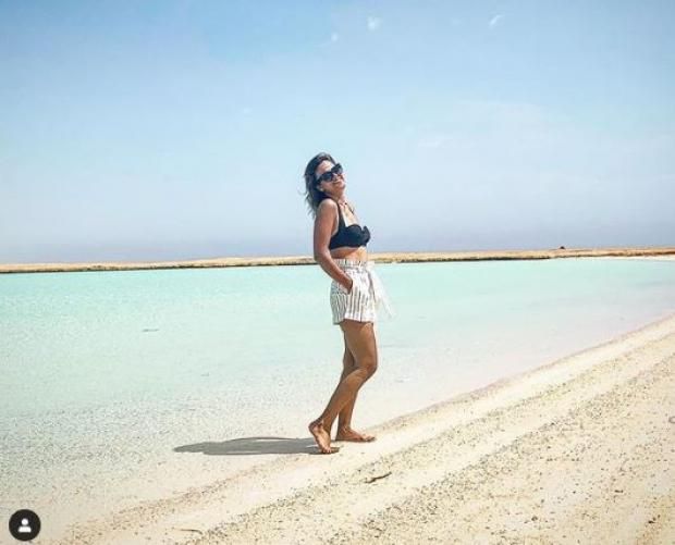 من "الجونة".. ميدو يتغزل في زوجته وينشر صورها بالمايوه