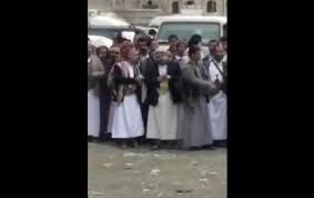 هل تتذكرون الشيخ الذي هدده ابو علي الحاكم بصفعه على وجهه..شاهدوا كيف رد عليه الشيخ واهانه بصفعات وليس بصفة واحدة