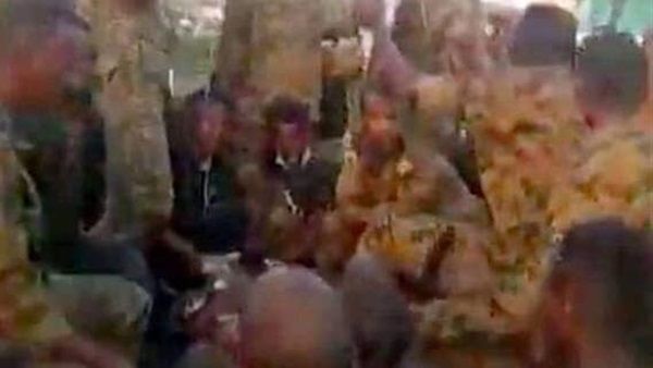 الأمن السوداني يفشل في فض الاعتصام والجيش ينحاز للمحتجين