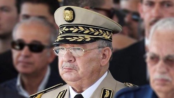 قايد صالح يبعث رسالة يطمئن فيها الشعب الجزائري
