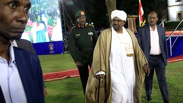 بعد تصاعد الأحداث.. أين يوجد "البشير" الآن؟