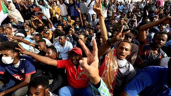 بعد "خلع البشير".. الخطوط الجوية السعودية تصدر بيانا عاجلاً
