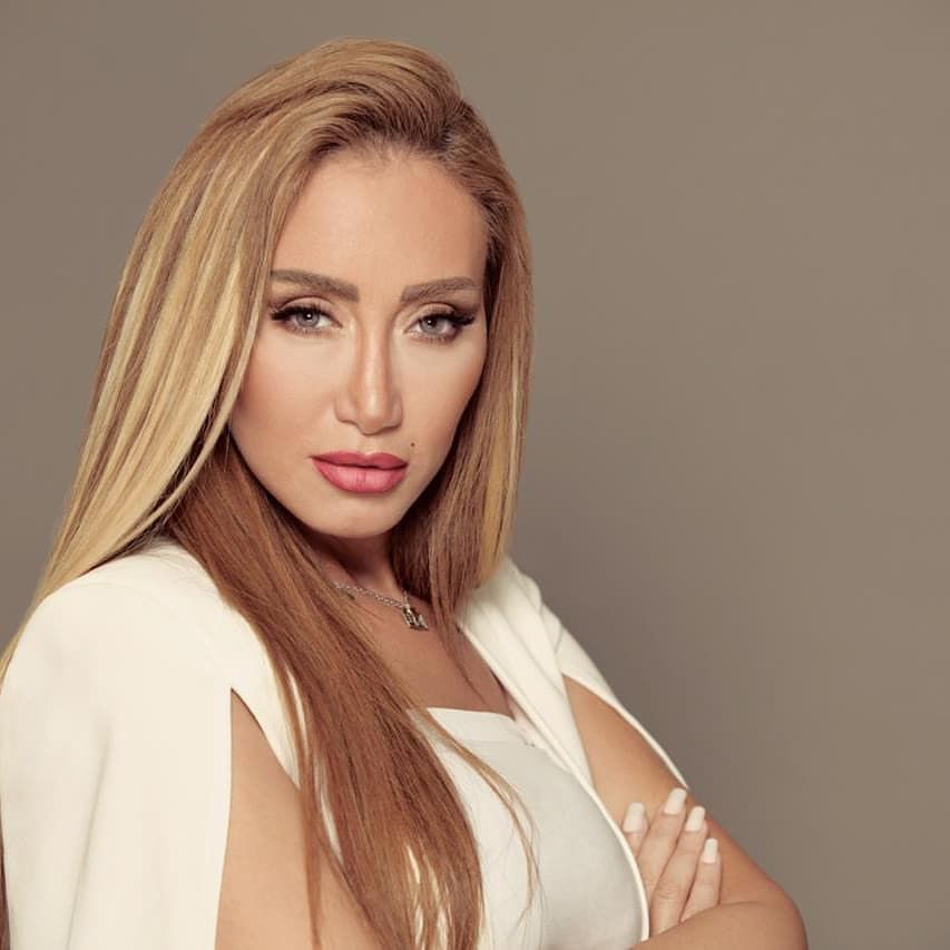 شاهدوا ريهام سعيد تتعرض للشتم وتنهار بالبكاء.. ما علاقة طفلها؟