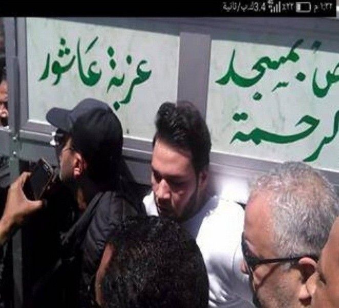 شاهدوا الشرطة تتدخل لإخراج أحمد السقا من جنازة محمود الجندي