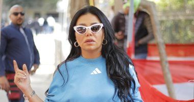 صور.. رانيا يوسف تدلى بصوتها فى الاستفتاء على التعديلات الدستورية بالزمالك