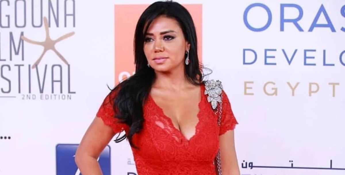 رانيا يوسف تُدلي بصوتها الدّستوري بالبدلة الرياضية.. ولم تسلمْ من سخرية الجمهور!