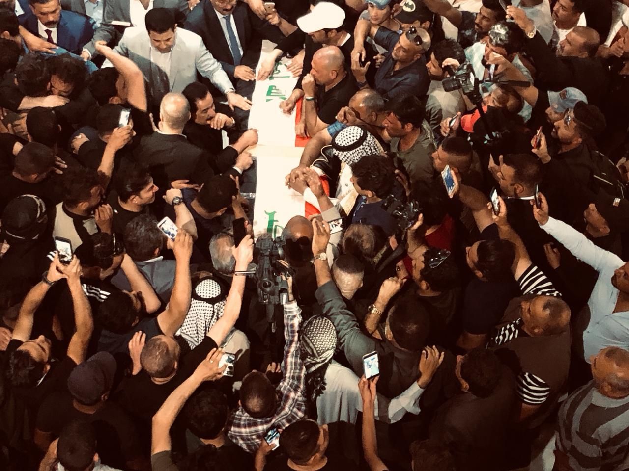 بالصور.. تشييع الشاعر خضير هادي وسط بغداد