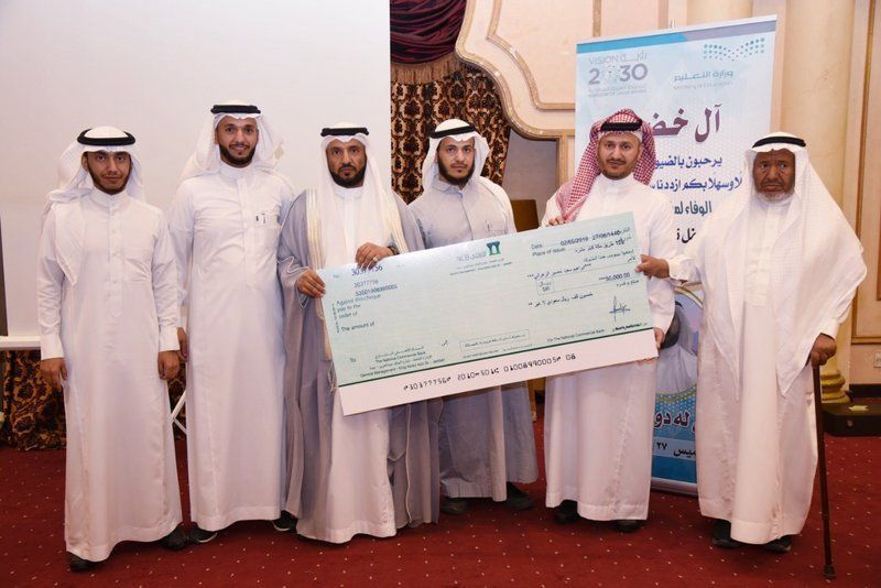 بعد خدمة 22 عامًا.. مدارس شرق جدة تحتفي بـ"الزهراني"