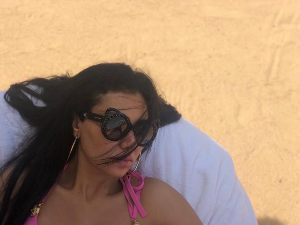 رانيا يوسف تثير الجدل مجددا .. وهذه المرة بسبب “الروب”!