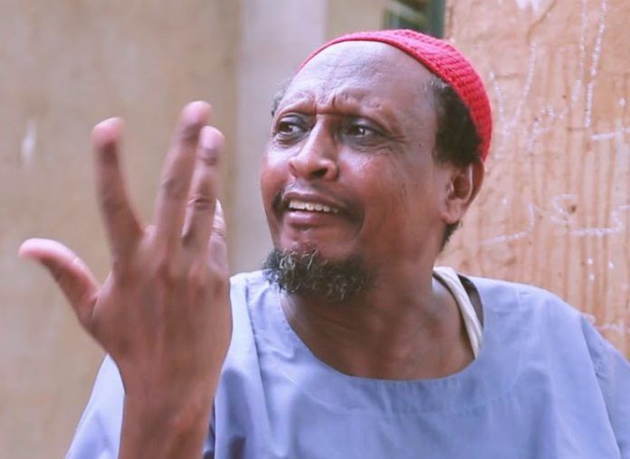 الكوميدي فضيل ينفى انتمائه ل(الكيزان) ويعدد علاماتهم