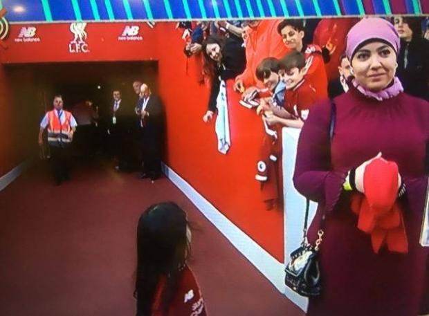 بالصور| إطلالة زوجة محمد صلاح تخطف الأنظار بـ"قوام ممشوق وحجاب مودرن": "الجيم السبب"