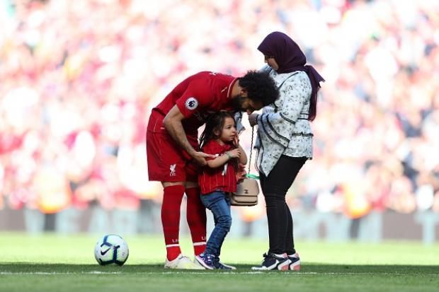 بالصور| إطلالة زوجة محمد صلاح تخطف الأنظار بـ"قوام ممشوق وحجاب مودرن": "الجيم السبب"