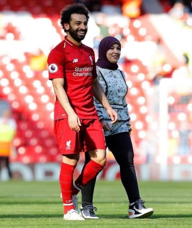 بالصور| إطلالة زوجة محمد صلاح تخطف الأنظار بـ"قوام ممشوق وحجاب مودرن": "الجيم السبب"