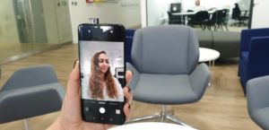 تكنولوجيا: إطلاق هاتف “ون بلس” OnePlus 7 Pro.. كاميرا منبثقة ورامات 12 جيجابايت وأرخص كثيرا من أيفون إكس إس!