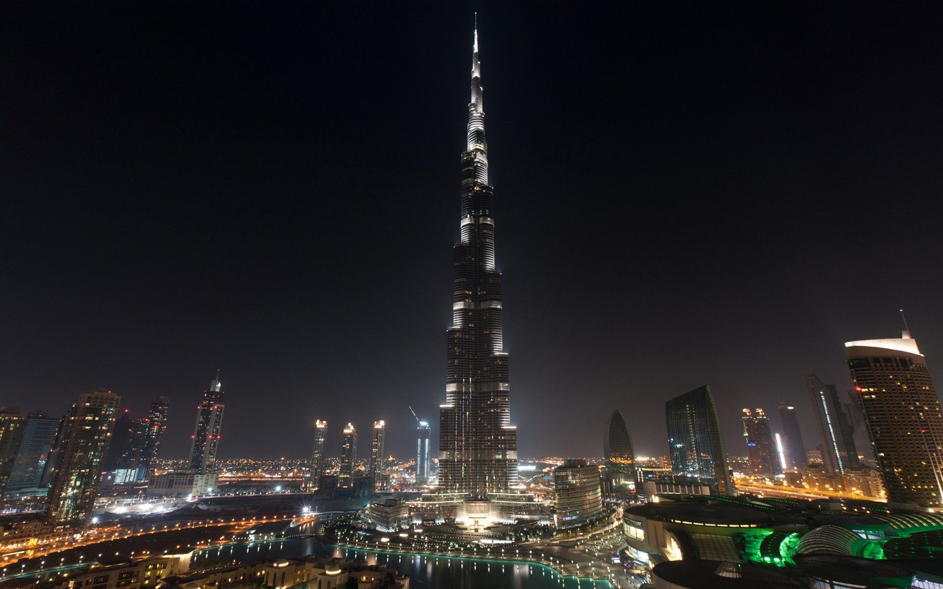 أول دولة خليجية تفتح باب الإقامة المطولة بطريقة سهلة .. وآلاف اليمنيين يرغبون في ترك السعودية والانتقال إليها (الاسم والتفاصيل)