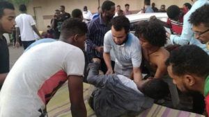 بالصور.. قوات الأمن تبدأ فض اعتصام الخرطوم وإصابة مدني عباس مدني أحد ممثلي تجمع المهنيين السودانيين