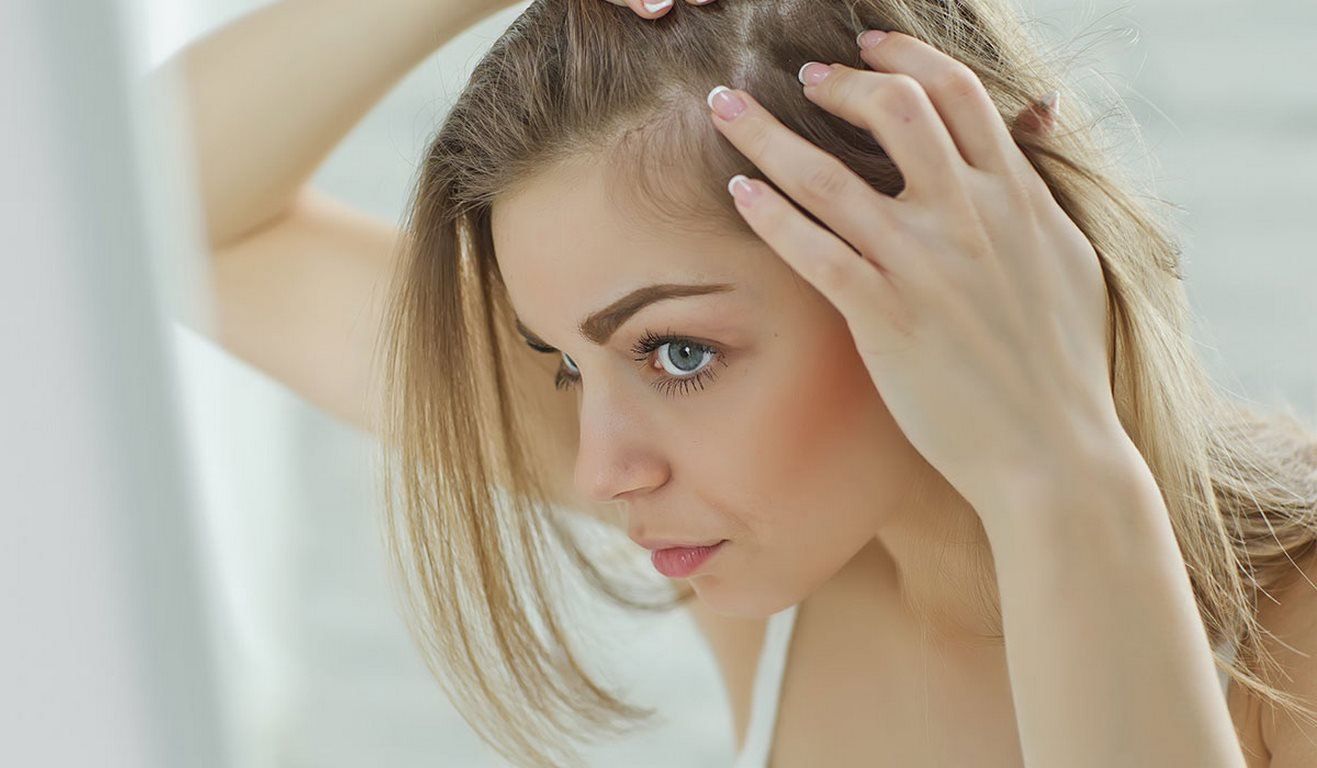 أسباب تساقط الشعر.. ابتعدي عنها