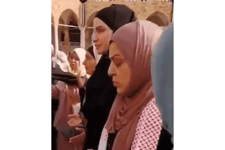 شاهد : مذيع الجزيرة ‘‘جمال ريان’’ يكشف ما حدث للملك عبدالله أثناء أداء العمرة (فيديو)