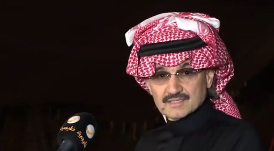 “شاهد” امير سعودي ينشر صور لأميرات سعوديات من داخل حمام السباحة (صور)