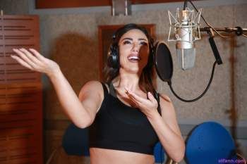 خاص بالفيديو-لولا جفان: لا أزعل إذا قالوا عني سكسي وجسمي لا يشبه جسم كيم كارداشيان