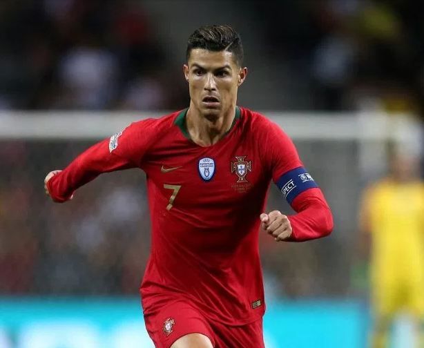 سيلينا غوميز تطيح بكايلي جينر ورونالدو من عرش إنستغرام!