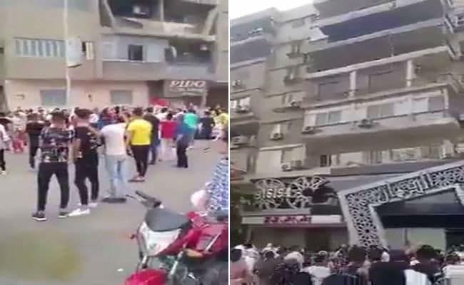 شاهد بالفيديو .. خليجي يرمي أموال من شقته في مصر على المارة وتدافع للحصول عليها