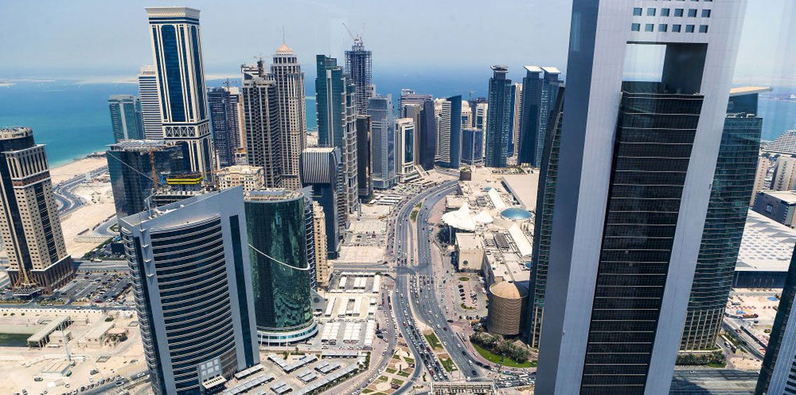 إعلان حظر التجوال في الدوحة ومظاهرات عارمة ضد أمير قطر وقيادات تركية تقمع الاحتجاجات .. وغادة عويس تنشر ‘‘فيديو صادم‘‘