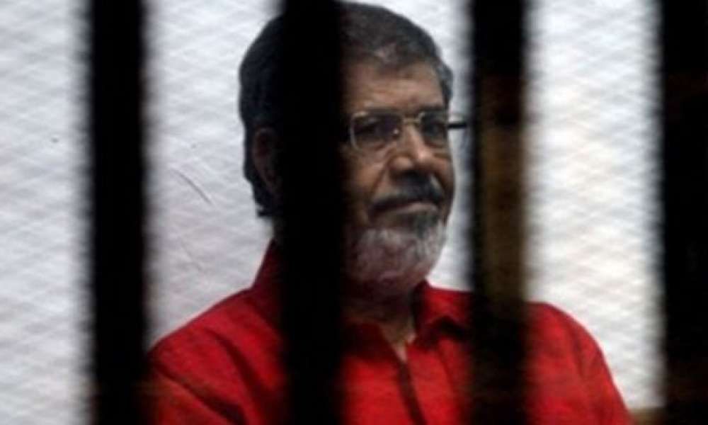 وفاة محمد مرسي العياط أثناء جلسة محاكمته في قضية التخابر