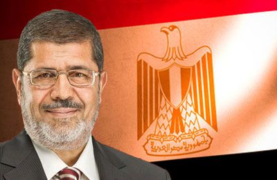 صراخ وعويل داخل المحكمة.. مرسي طلب كلمة من القاضي وبعد رفع الجلسة سقط جثة هامدة!-فيديو