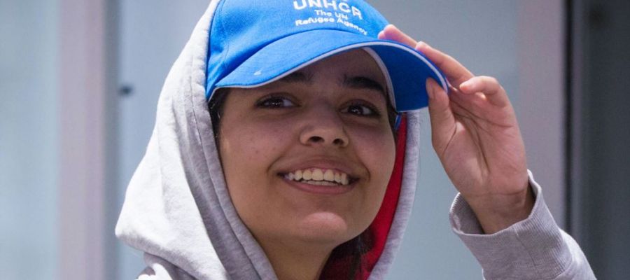 ظهور محرج للفتاة السعودية الهاربة ’’رهف القنون‘‘ شاهد كيف أصبحت وتغيرت ملامحها بالكامل ..«صور وفيديو»