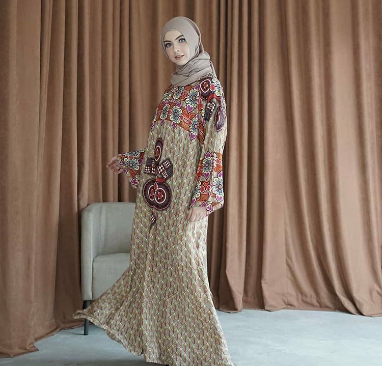 صور موديلات عبايات جاكار لصيف 2019