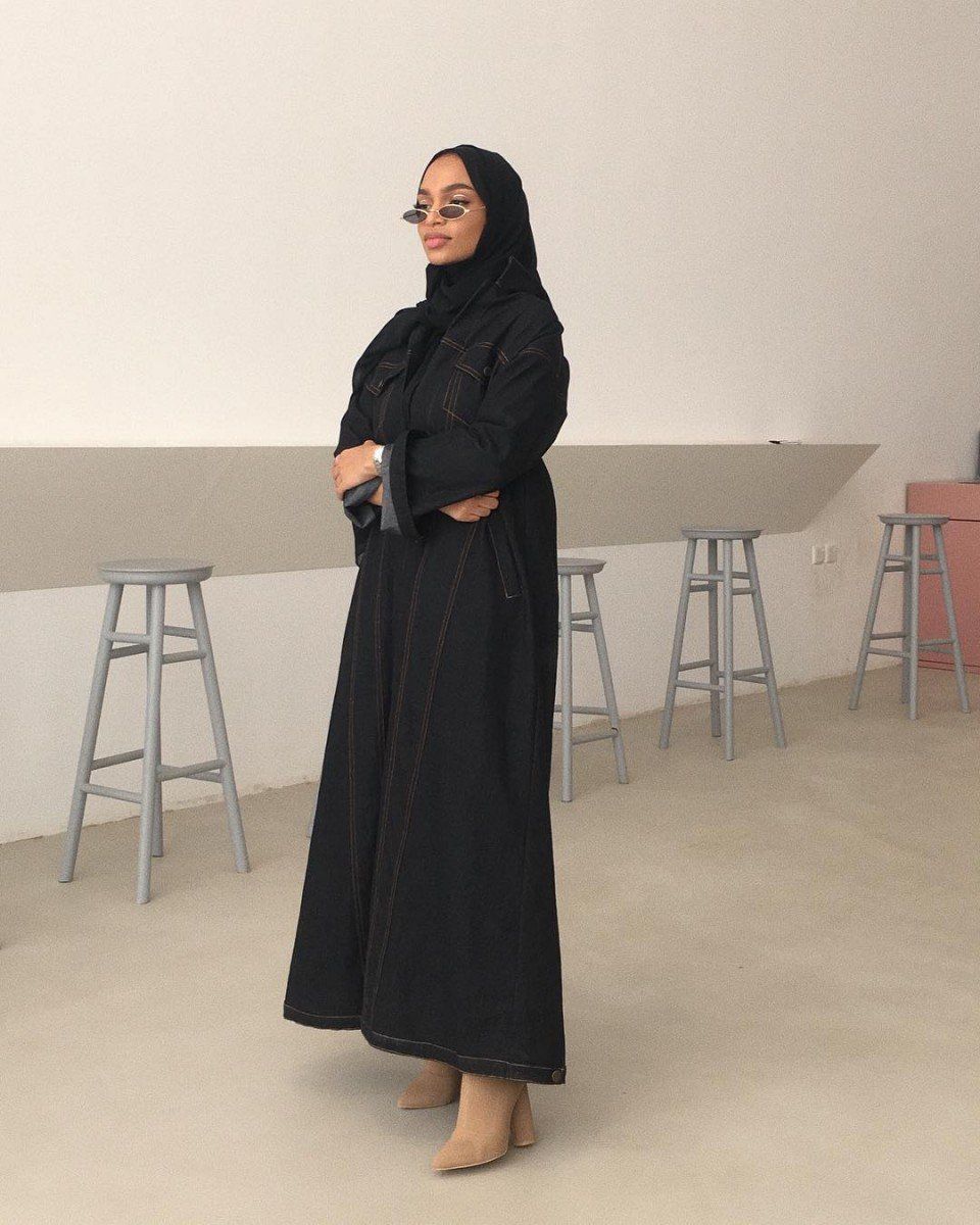 أجمل العبايات الملونة لصاحبات البشرة السمراء