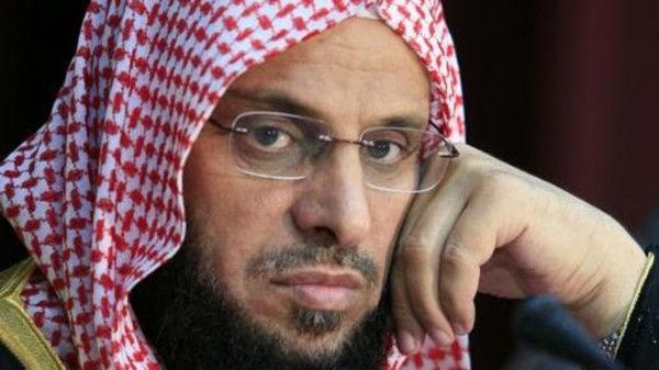 الداعية السعودي ‘‘عائض القرني’’ يوجه رسالة عاجلة للملك سلمان.. وأسرع رد يحذر من ‘‘خدعة ابليس‘‘ تحوم حول الملك!(صورة)