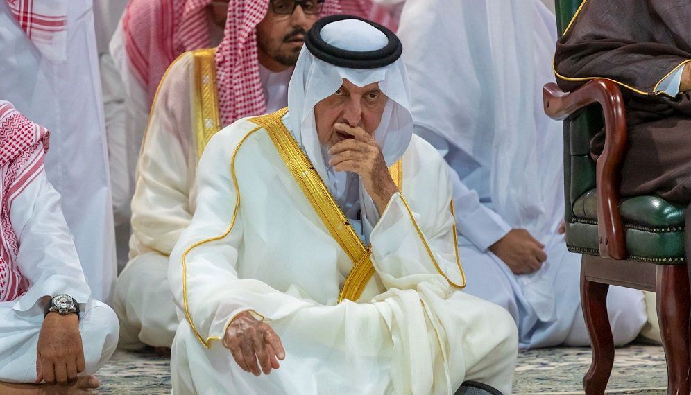 بالصور.. أمير مكة يؤدي صلاة الجنازة على الأميرة الجوهرة بنت عبدالعزيز بن مساعد