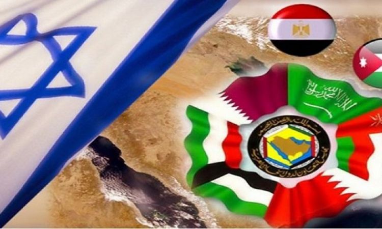 شاهد..(صورة) زعيم عربي بارز يشعل السيجارة لرئيس وزراء اسرائيل ..والاعلام الاسرائيلي يحتفى ويسخر !