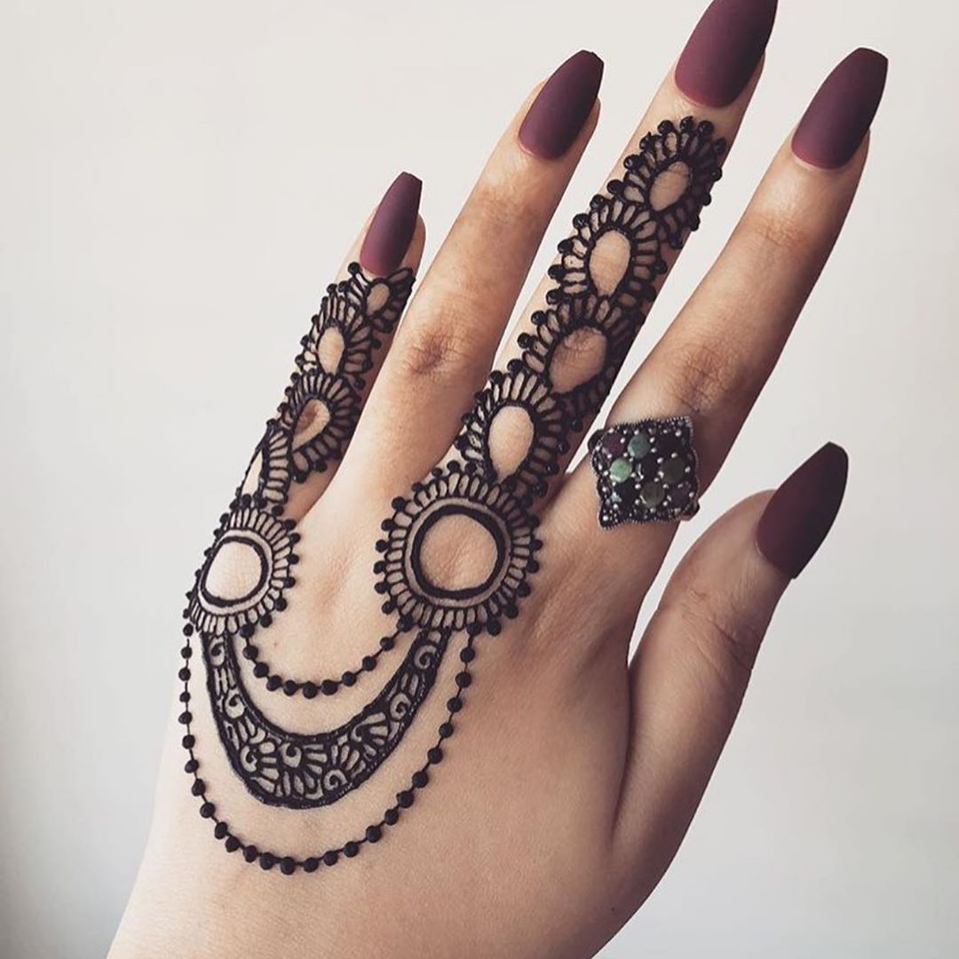 صور نقش حناء ناعمة وعصرية