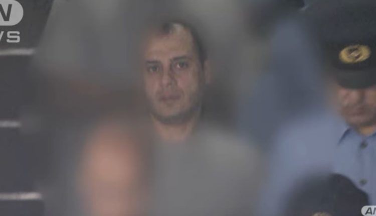 شاهد .. لحظة القبض على مصري تحرش بفتاة وحاول اغتصابها في اليابان