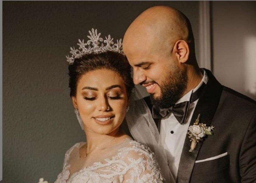 شاهدوا.. إعلامية مصرية تصدم المتابعين بصورة من داخل غرفة النوم ليلة زفافها