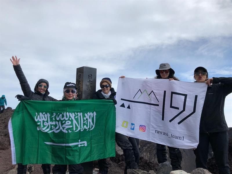 بالصور: سعوديات يشكلن فريقاً لتسلق الجبال حول العالم.. ويسمحن بانضمام الرجال بهذا الشرط