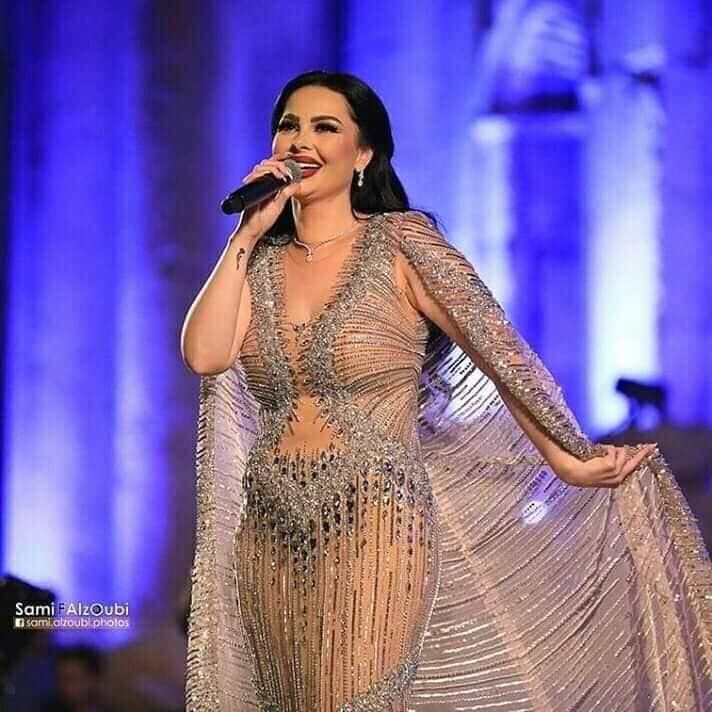 هل حاولت ديانا كرزون تقليد رانيا يوسف بهذا الفستان الجريء؟.. فيديو