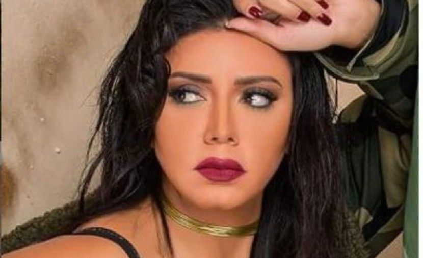 شاهد: الفنانة رانيا يوسف ترتدي النقاب