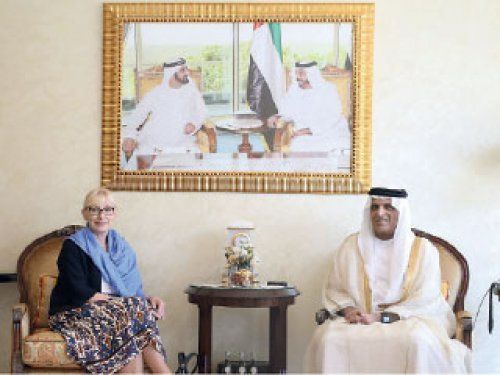 حاكم رأس الخيمة يستقبل القنصلية الكندي