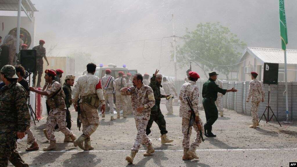عـــــــــاجل: الحزام الامني في عدن يعدم بالرصاص نجل الشيخ سلطان البركاني رئيس مجلس النواب وسط الشارع
